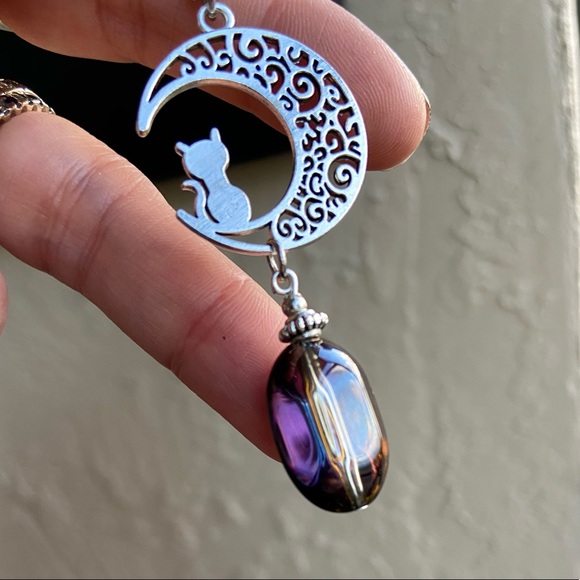 Crystal cat moon necklace . Black iridescent rainbow aura crystal & silver charm - Picture 3 of 15